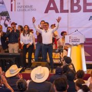 “Rendir cuentas al pueblo, mirarlo de frente, escucharlo y reconocer su voz, es lo que aprendimos del presidente Andrés Manuel López Obrador, nuestro líder moral, quien nos enseñó que el poder solo tiene sentido y se convierte en virtud cuando se pone al servicio de los demás”, destacó el diputado Alberto Vanegas.