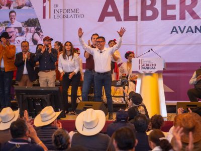 “Rendir cuentas al pueblo, mirarlo de frente, escucharlo y reconocer su voz, es lo que aprendimos del presidente Andrés Manuel López Obrador, nuestro líder moral, quien nos enseñó que el poder solo tiene sentido y se convierte en virtud cuando se pone al servicio de los demás”, destacó el diputado Alberto Vanegas.