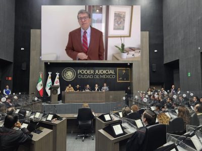 Otro que es mensaje: su gran aliado es el coordinador de los diputados federales, Ricardo Monreal, pues aunque no asistió al Informe, fue el único orador, además del magistrado. Guerra proyectó un videomensaje del legislador, en el que resalta su trayectoria, su labor, le desea suerte, pero sobre todo le ofrece todo su respaldo.