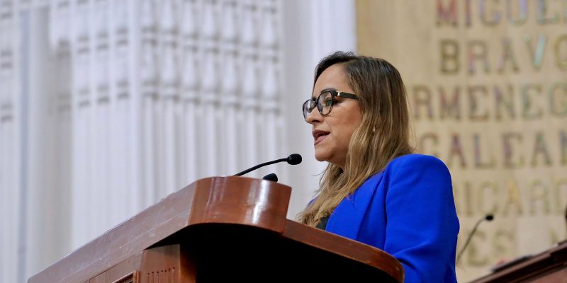 Laura Álvarez exige descongelar iniciativa de aguinaldo exento de impuestos.
