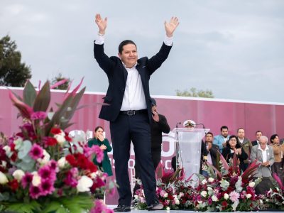 Ante más de 10 mil personas reunidas en el Deportivo de San Francisco Tecoxpa, el alcalde de Milpa Alta, Octavio Rivero Villaseñor rindió su primer informe de gobierno, en el que destacó la implementación de una estrategia de obra pública, seguridad, programas sociales y de infraestructura para mejorar la calidad de vida de los más de 160 mil habitantes milpatenses. FOTO: Especial