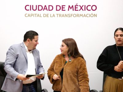 El alcalde de Milpa Alta, Octavio Rivero Villaseñor, y la jefa de Gobierno, Clara Brugada Molina, analizaron la dinámica delincuencial de esta demarcación del sur de la capital, donde viven más de 160 mil personas, y destacaron que se disminuyó en 10% los delitos de alto impacto. FOTO: Especial