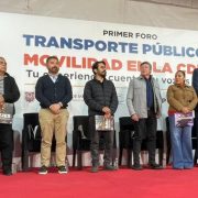Gracias a los foros sobre la movilidad en la Ciudad de México, que organizan y llevan a cabo conjuntamente el Gobierno capitalino y el Congreso local, se podrá enriquecer el Proyecto del Plan General de Desarrollo de esta metrópoli 2025-204 en dicho rubro, ya que serán incluidas las opiniones de la sociedad civil y todos los sectores, manifestó la diputada Xóchitl Bravo Espinosa. FOTOS: Especial