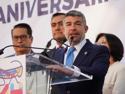 ¿A poco el alcalde sería capaz de dejar de mandar a esas embajadas al camión de la basura y se le ocurra una que otra obra en las banquetas frente a los inmuebles, nomás para molestar? FOTO: Especial