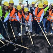 Desde que inició su gestión, la jefa de Gobierno, Clara Brugada Molina ha expresado más promesas que acciones para afrontar el que se ha convertido en un grave problema en la Ciudad de México: cientos de miles de baches en avenidas principales, que su administración tiene la responsabilidad de mantener en buen estado. FOTO: Especial