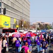 Tal parece que a la diputada cuatroteísta Diana Sánchez Barrios le aplica el refrán: “Estás viendo la tempestad y no te hincas”. Apoyó una marcha con bloqueo de Insurgentes y calzada México-Tenochtitlan, en día de contingencia ambiental. FOTO: Especial