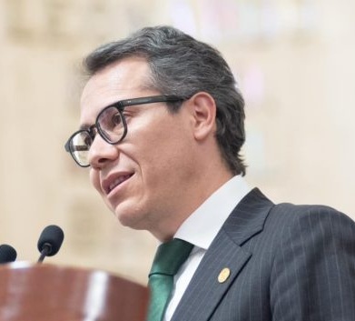 En Álvaro Obregón, el diputado Fernando Zárate, firme crítico del alcalde, está trabajando para obtener la candidatura.