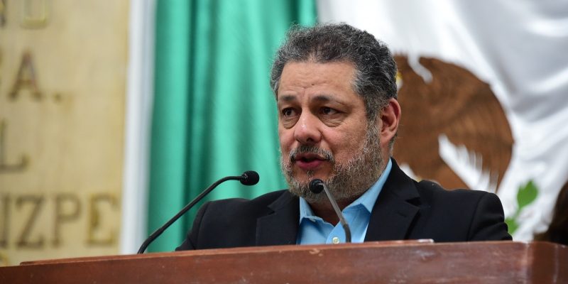 Para lograr espacios dignos de estancia y espera para familiares en los hospitales públicos de la Ciudad de México, así como incorporar el enfoque de cuidados en la atención en dichos espacios, el Congreso capitalino estudia una iniciativa para reformar los artículos 12, 16 y 44 de la Ley de Salud local, y adicionar el Artículo 47 Bis del mismo ordenamiento.