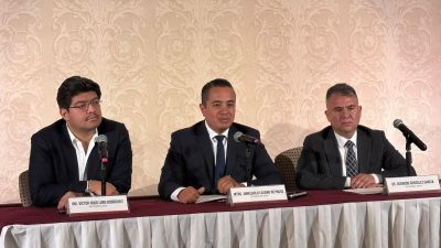 Víctor Hugo Lobo Rodríguez (izquierda); a la derecha Gerardo González, su "Juanito"