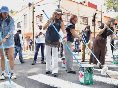 “Hasta que vemos a alguien que trabaja”, señalaron vecinos al expresar su apoyo a la alcaldesa durante un recorrido en la colonia Vista Alegre.