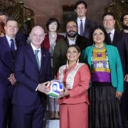 “Hoy por la tarde tenemos una evaluación detallada, sobre qué tenemos que reforzar, qué tenemos que mejorar, con el objetivo de atender posibles cuellos de botella y garantizar una experiencia segura y eficiente para asistentes y ciudadanía en general”, expuso Brugada. FOTO: Especial