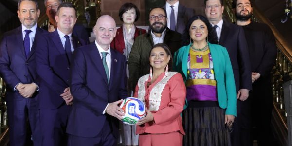 “Hoy por la tarde tenemos una evaluación detallada, sobre qué tenemos que reforzar, qué tenemos que mejorar, con el objetivo de atender posibles cuellos de botella y garantizar una experiencia segura y eficiente para asistentes y ciudadanía en general”, expuso Brugada. FOTO: Especial