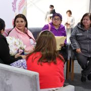 En la audiencia de este martes 31 de marzo las diferentes áreas del gobierno atendieron 715 cédulas con temas diversos, como el mejoramiento en territorios de pueblos originarios, medio ambiente, movilidad, obras públicas, proyectos deportivos, cultura, salud, impartición de justicia, seguridad, entre otros. FOTOS: Especial