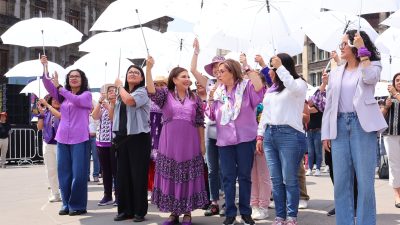 Con la participación de 4 mil mujeres, la jefa de Gobierno, Clara Brugada Molina, encabezó la formación del mensaje monumental y poderoso "Siempre Vivas, Libres e Iguales #8M" en la plancha del Zócalo capitalino como un acto de protesta y para refrendar la continuidad de la lucha por los derechos de las mujeres, y aseguró que la movilización de este domingo 8 de marzo y sus participantes contarán con el respaldo del gobierno capitalino.