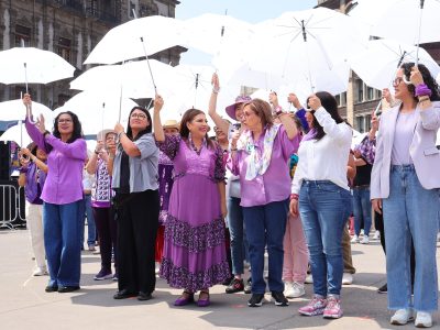 Con la participación de 4 mil mujeres, la jefa de Gobierno, Clara Brugada Molina, encabezó la formación del mensaje monumental y poderoso "Siempre Vivas, Libres e Iguales #8M" en la plancha del Zócalo capitalino como un acto de protesta y para refrendar la continuidad de la lucha por los derechos de las mujeres, y aseguró que la movilización de este domingo 8 de marzo y sus participantes contarán con el respaldo del gobierno capitalino.