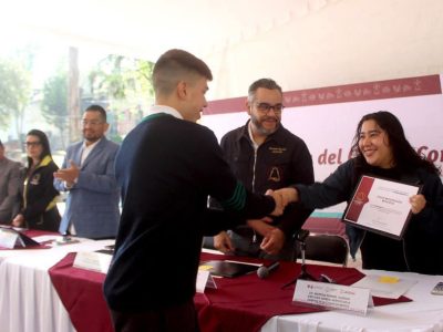 Con la participación del alcalde Fernando Mercado Guaida, quien encabezó la instalación del Comité Consultivo de Educación Media Superior, la Alcaldía La Magdalena Contreras impulsa un modelo innovador que coloca a las y los estudiantes en el centro de la transformación educativa. FOTOS: Especial