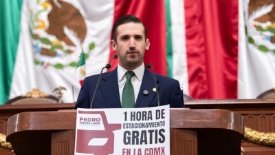 Con el respaldo de un buen grupo de legisladores de Morena, PRD y PVEM, el diputado Pedro Haces Lago presentó una iniciativa para que los estacionamientos de establecimientos mercantiles otorguen gratuidad en la primera hora de estacionamiento, si es que se hizo alguna compra o consumo. FOTO: Especial