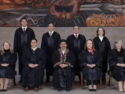 Sin embargo, en esta ocasión Morena controla en absoluto a los nueve ministros de la Suprema Corte, por lo que un escenario probable sería que le validarían su reforma, a pesar de que se atropellara la Constitución, lo que se estaría un precedente absolutamente nefasto y dañino para el respeto al Estado de derecho en el país. FOTO: Especial