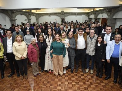 El sábado, en el mitin de Jorge Romero, presidente del PAN, andaba Armando Jiménez, quien enfrenta una carpeta de investigación por despojo, pues invadió ilegalmente la sede del PRD en Coyoacán y la mantiene secuestrada. ¿Con esos cuadros Romero quiere brillar? Que alguien le ayude. FOTO: Especial