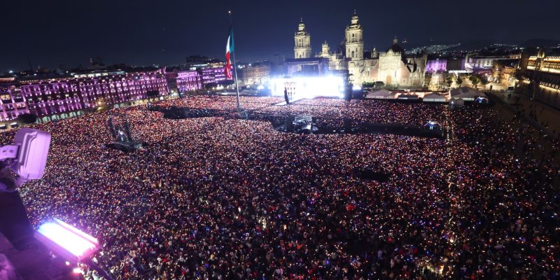 La artista latina más grande de todos los tiempos, Shakira, cerró en lo más alto su exitosa gira por México con Las Mujeres Ya No Lloran World Tour. Más de 400 mil fans se congregaron en el Zócalo de la Ciudad de México, la Alameda y el Monumento a la Revolución, para acompañar a la estrella colombiana durante una memorable cita que quedará registrada en la historia musical de la ciudad. FOTOS: Especial