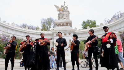 Como parte de las estrategias para recuperar el espacio del Centro Histórico, el Gobierno de la Ciudad de México, a través de la Autoridad del Centro Histórico, efectuó el encuentro y recorrido a la Alameda Central de estudiantinas de siete facultades, entre las que se encontraban la de Geografía de la UAEM, la Escuela Nacional de Trabajo Social, y la de Ingeniería de la UNAM, entre otras.