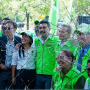 En realidad, es la desesperación de que con nada llaman la atención de la Jefatura de Gobierno. “Yo te terminé, no tu a mí”, acaso es el mensaje político que quiere enviar el PVEM, como para no sentirse despechado. Es de facto la ruptura del PVEM con Morena en la CDMX. No irán juntos en 2027. FOTO: Especial – Edición IA Gemini