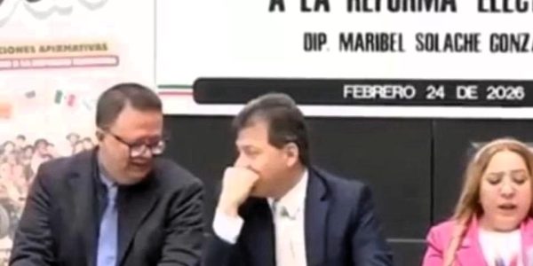 Hace unos días, el diputado federal de Morena, Víctor Hugo Lobo Román y el magistrado de la Sala Superior del TEPJF, Felipe de la Mata se quitaron las máscaras y aparecieron juntos en público. FOTO: Especial