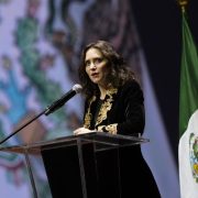 Es insólito, señala, que Sheinbaum “amenace a una representante política de otro país porque no esté de acuerdo con sus ideas, y no actúe con el respeto con el que ella es recibida en España. La deriva totalitaria y violenta de México conduce al país a graves episodios antidemocráticos como el que se vive hoy.” FOTO: Especial