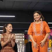 La Jefa de Gobierno, Clara Brugada Molina, afirmó que la remodelación integral del Aeropuerto Internacional de la Ciudad de México (AICM) representa una obra estratégica para fortalecer la conectividad, la competitividad y el desarrollo del país, al tratarse de la principal puerta de entrada de México al mundo y uno de los aeropuertos más importantes de América Latina. FOTOS: Especial