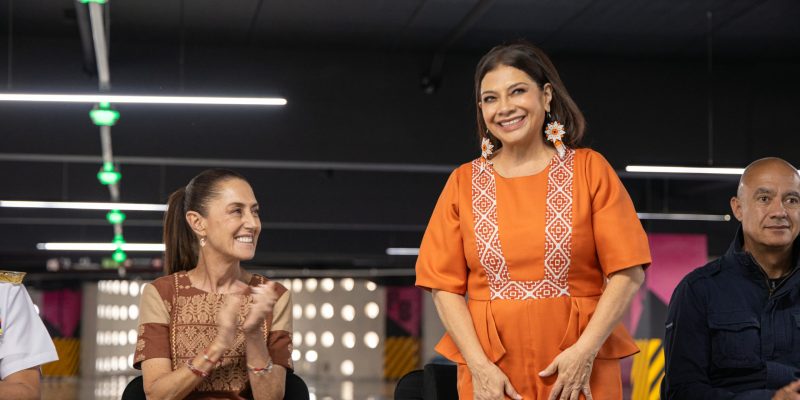 La Jefa de Gobierno, Clara Brugada Molina, afirmó que la remodelación integral del Aeropuerto Internacional de la Ciudad de México (AICM) representa una obra estratégica para fortalecer la conectividad, la competitividad y el desarrollo del país, al tratarse de la principal puerta de entrada de México al mundo y uno de los aeropuertos más importantes de América Latina. FOTOS: Especial