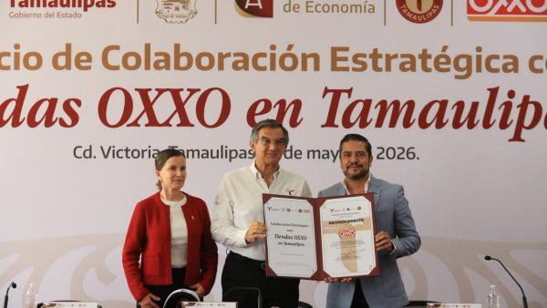 Al atestiguar el anuncio de inversión por 300 millones de pesos y la apertura de 60 nuevas tiendas de la cadena OXXO en el estado -que generarán 450 empleos directos-, el gobernador de Tamaulipas, Américo Villarreal Anaya, sostuvo que esta decisión refleja la confianza de las empresas en las condiciones de desarrollo y seguridad que hay en la entidad. FOTO: Especial
