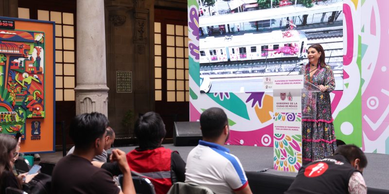 La plataforma se nutrirá progresivamente con información de las más de 2 mil obras que se realizan en la capital del país y tiene como propósito rendir cuentas claras sobre el ejercicio de los recursos públicos, así como transparentar las inversiones históricas que se llevan a cabo en beneficio de la población. FOTOS: ESpecial