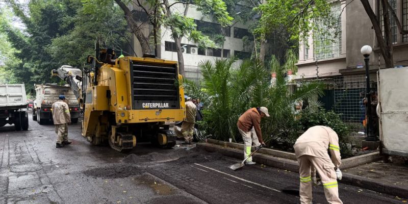 La calle Hamburgo es una de las vialidades con mayor actividad comercial, turística y de servicios en la colonia Juárez, por lo que su mantenimiento resulta fundamental para mejorar la movilidad de vecinas, vecinos, trabajadores y visitantes. FOTO: Especial