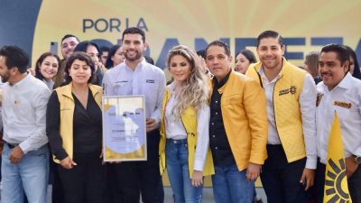 La presidenta del PRD Ciudad de México, Nora Arias participó este fin de semana en una importante reunión del Bloque Nacional del PRD, que aglutina a 10 dirigentes estatales. Fue en Michoacán, donde el presidente estatal, Octavio Ocampo Córdova se destapó para competir por la gubernatura de la entidad. FOTOS: Especial